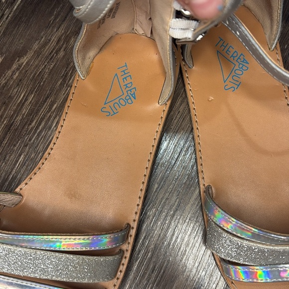 Girls size 2 gladiator style sandals with sparkle and shiny detail - Picture 6 of 6